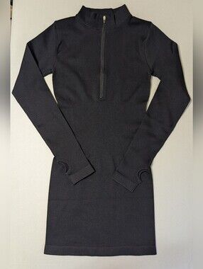 OQQ short black zip front dress, small